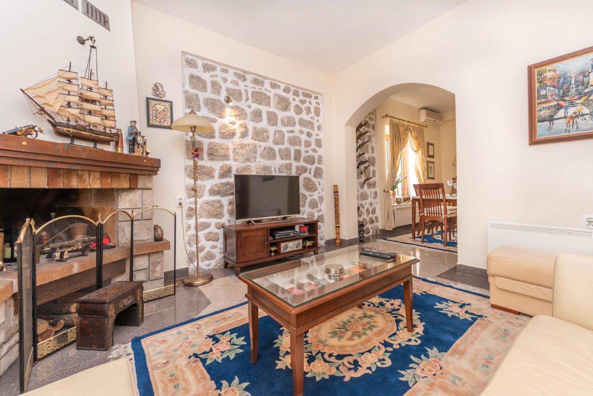 S&P City Center Apartments Котор Екстериор снимка