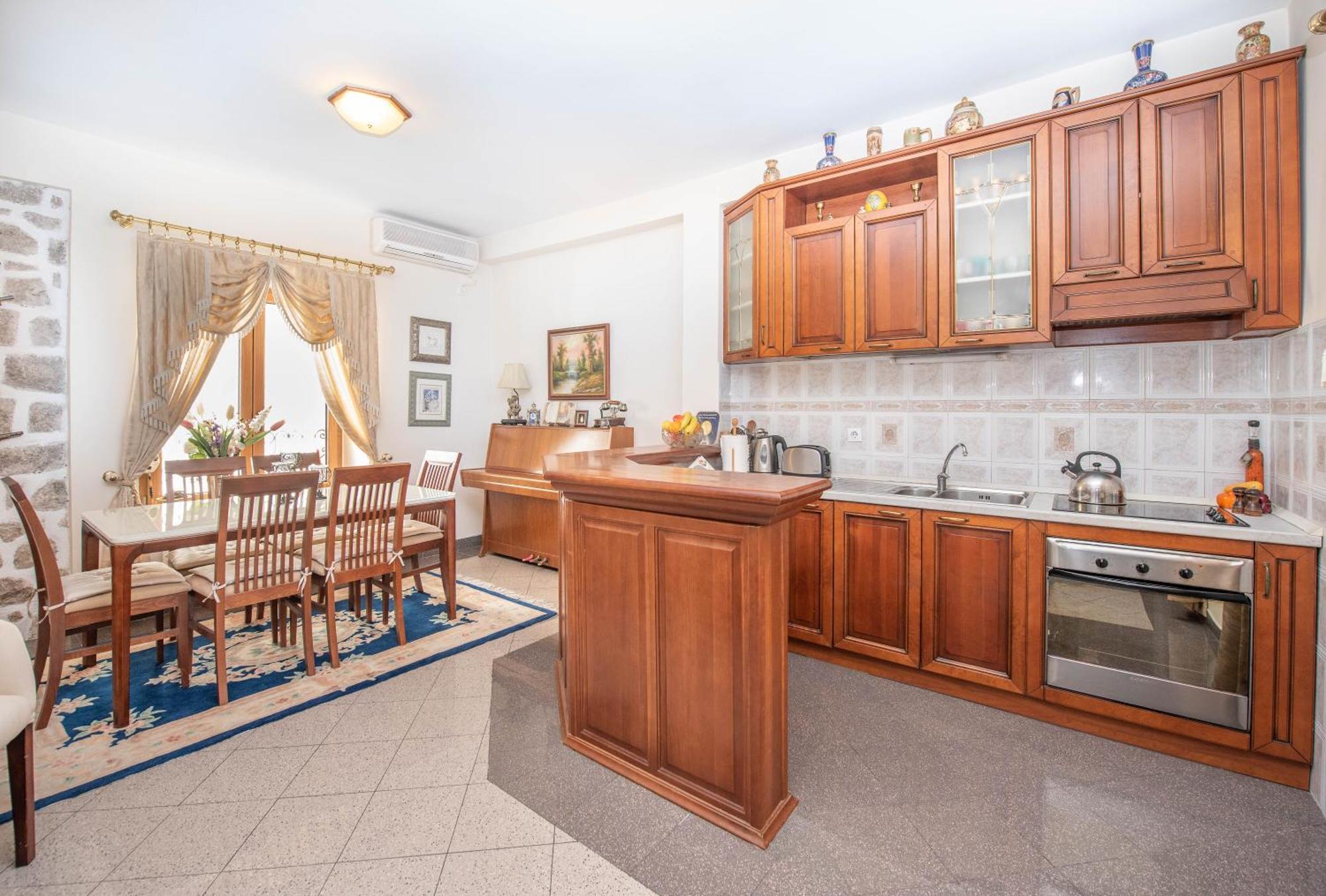 S&P City Center Apartments Котор Екстериор снимка