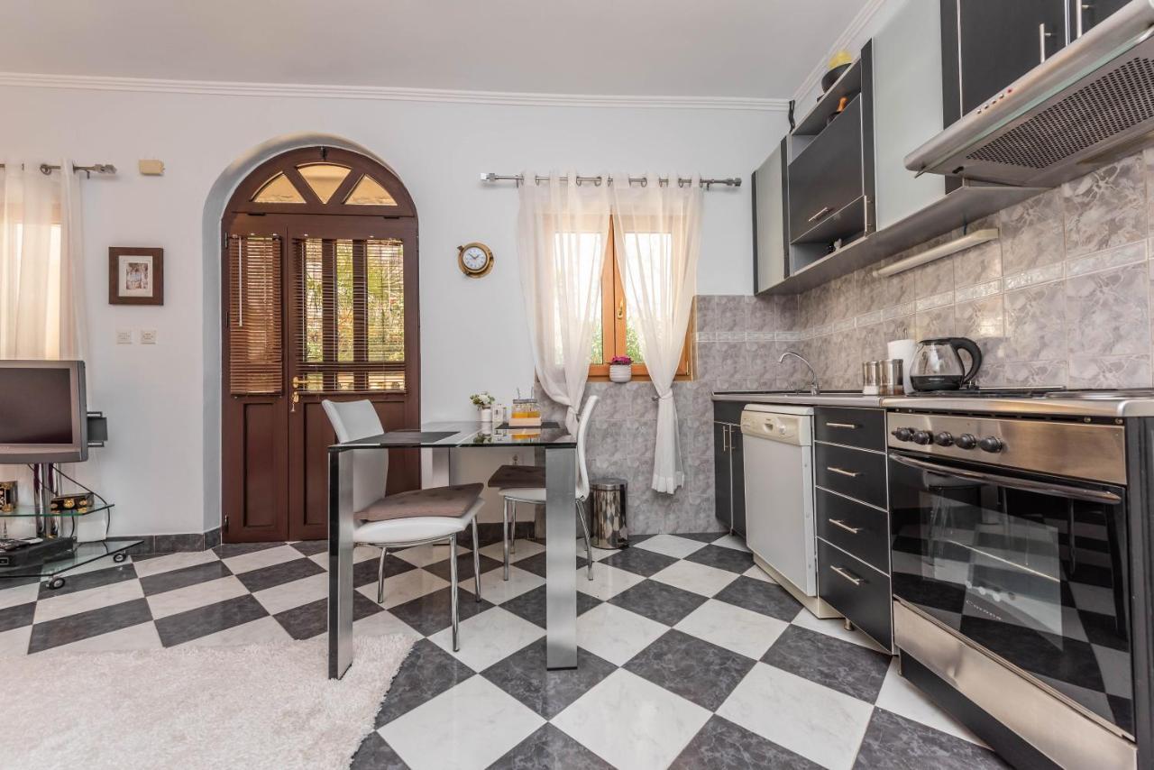 S&P City Center Apartments Котор Екстериор снимка